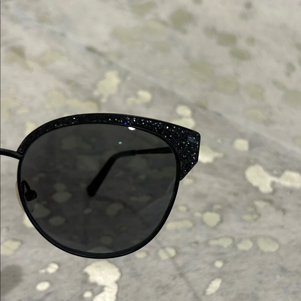 Vera Wang chic stylish